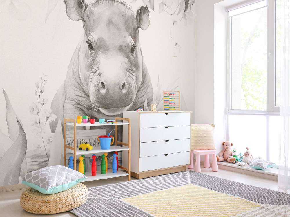 Mały hipopotam w beżowej dżungli