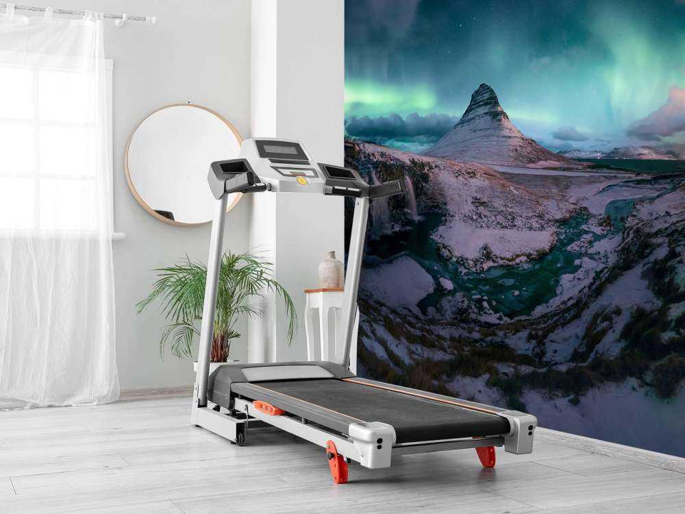 Kirkjufell z północnymi światłami