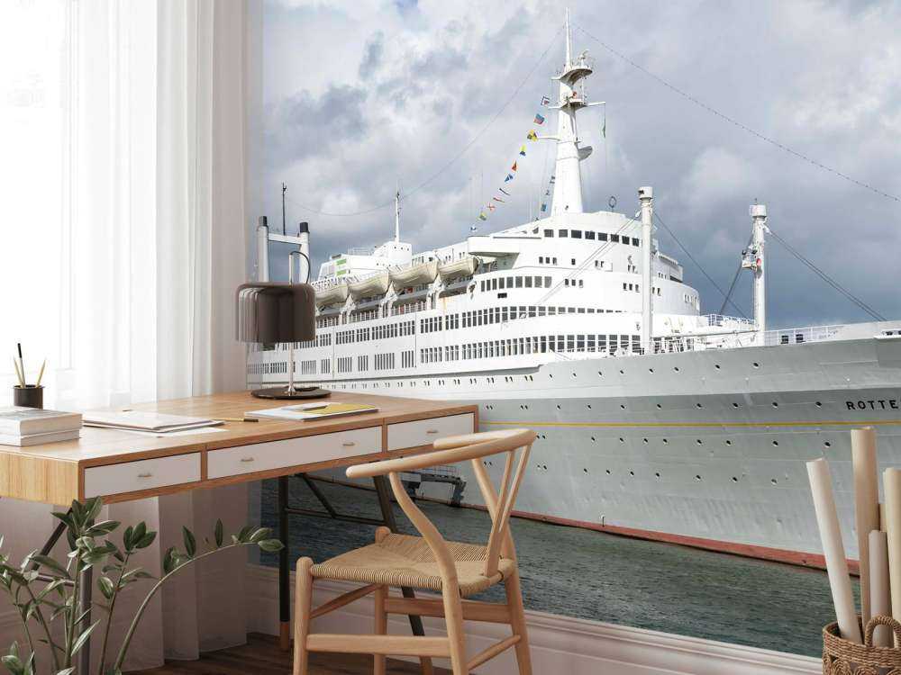 Stylowy oceaniczny olbrzym w porcie