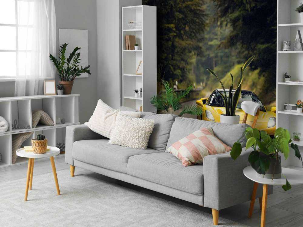 Maserati w zielonym lesie