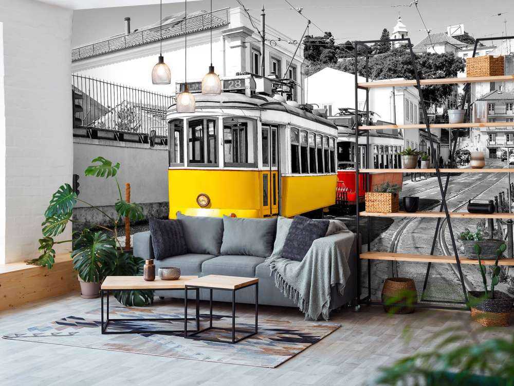 Żółty i czerwony tramwaj