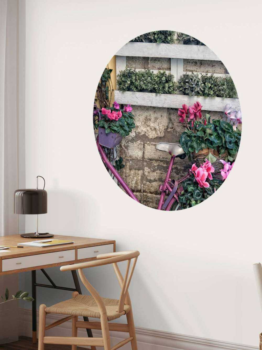 Rower zabytkowy z kwiatami