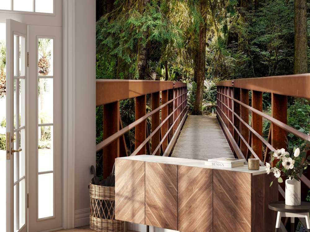 Rusty Bridge w lesie