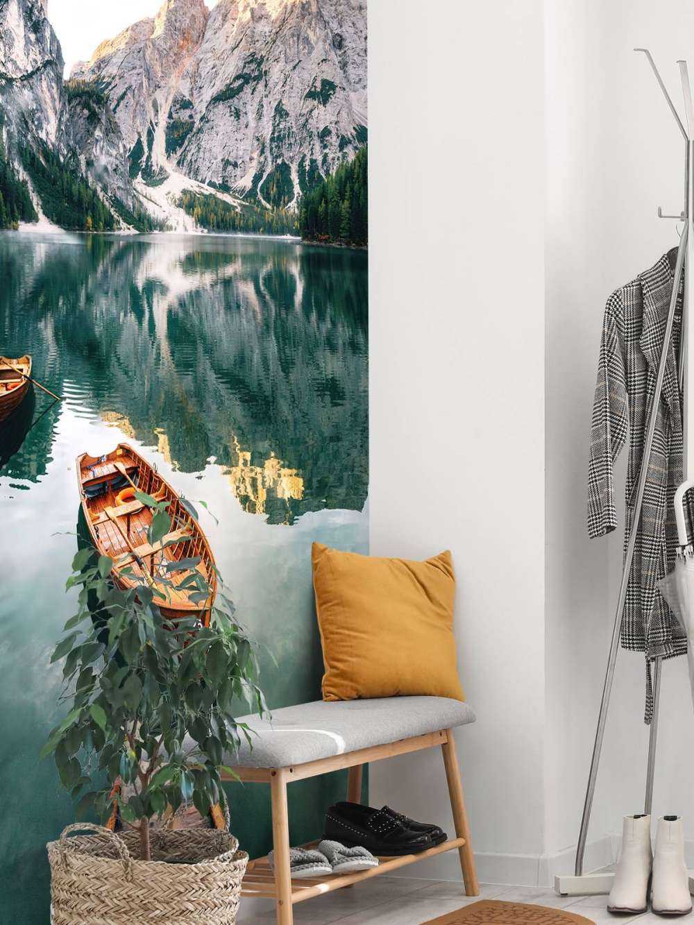 Łodzie we włoskim jeziorze