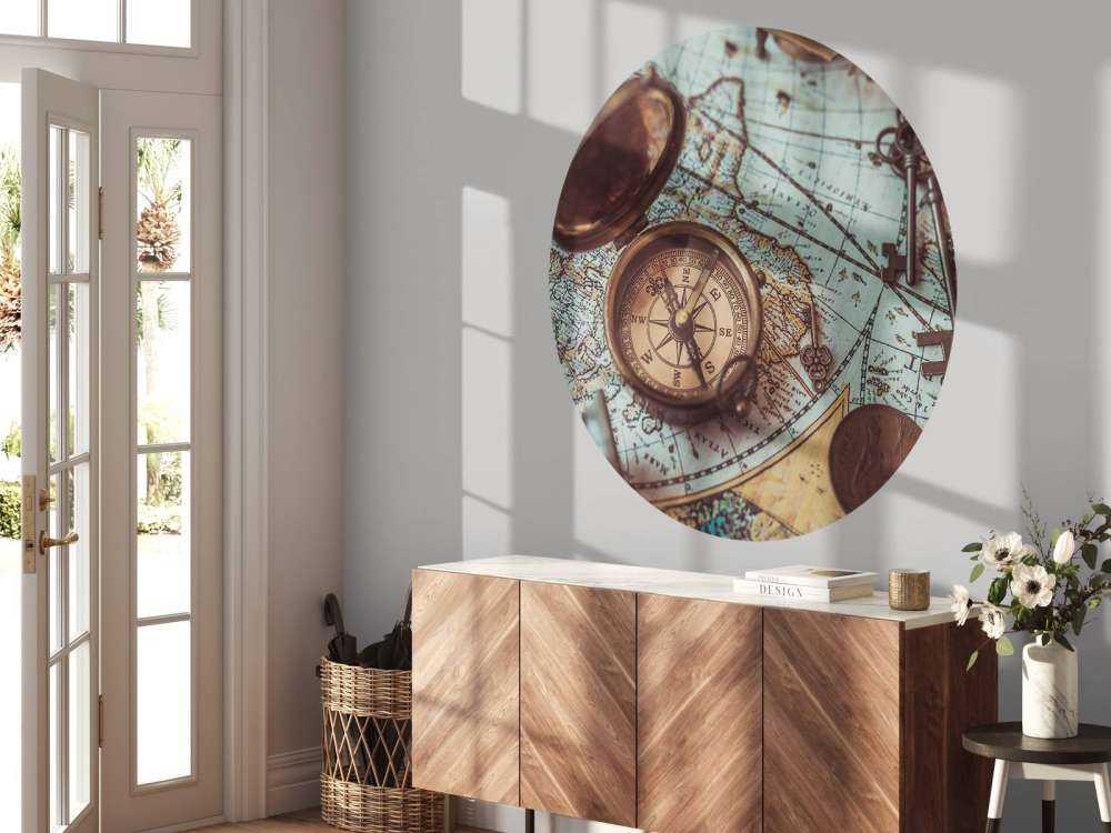 Historyczna mapa świata z kompasem