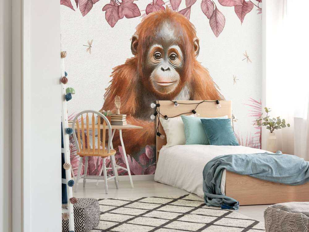 Młody orangutan w dżungli różowy