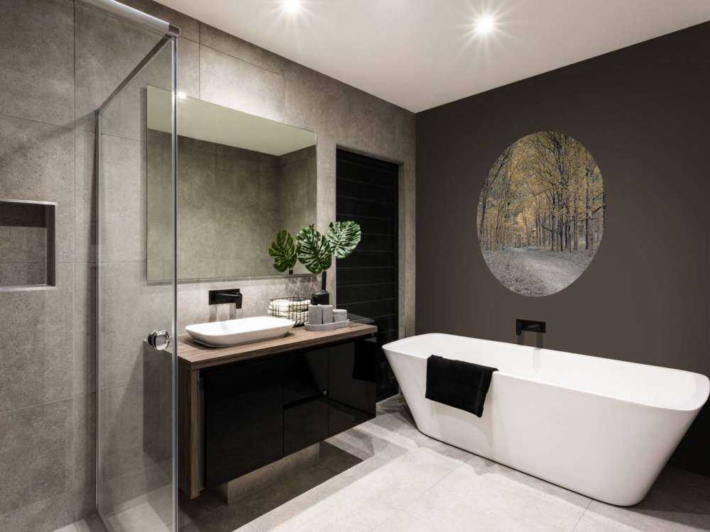 Leśna droga w okresie jesiennym