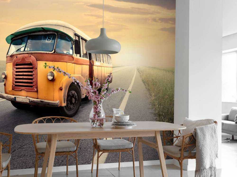 Autobus na bezludnej drodze