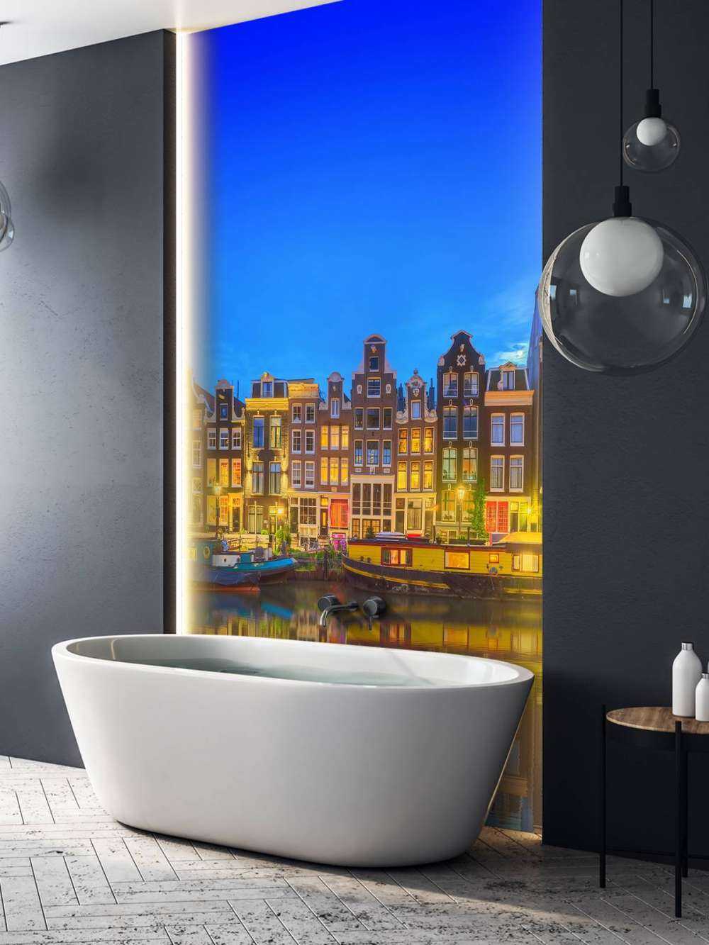 Kanał amsterdamski w nocy