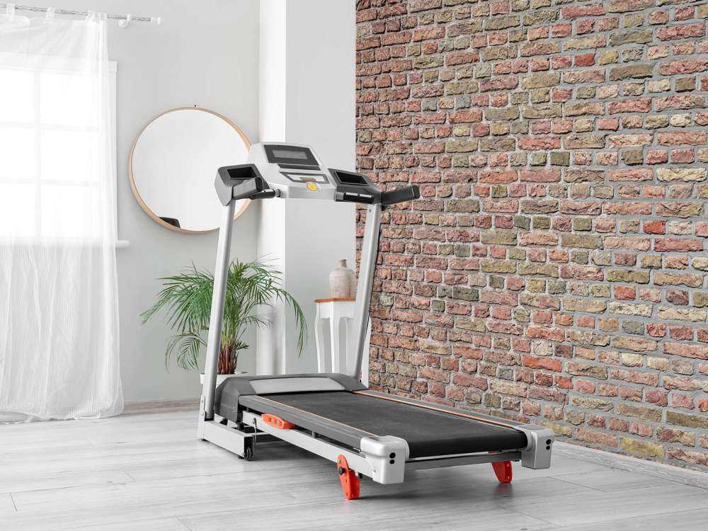 Mur ceglany z odrestaurowanymi fugami