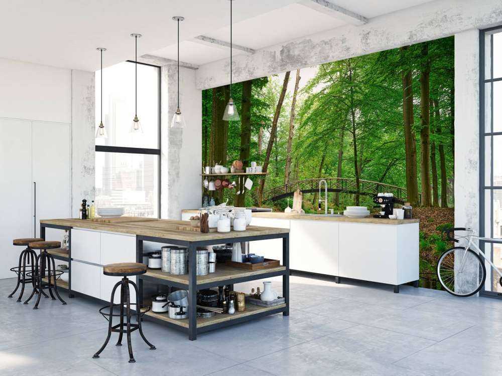 Most łukowy w lesie