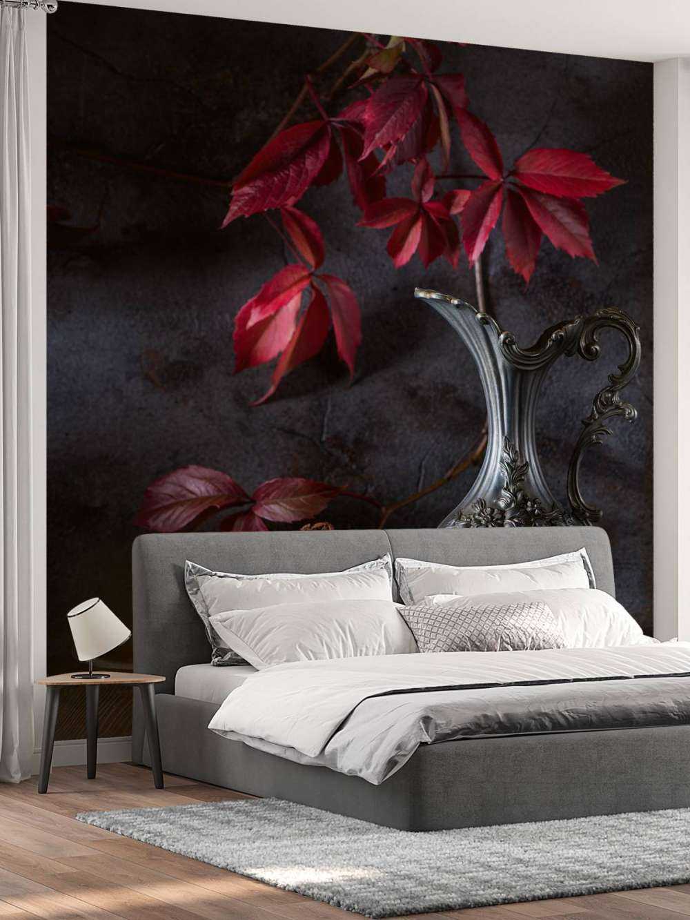 Puszka z czerwonym winem i czerwonymi owocami