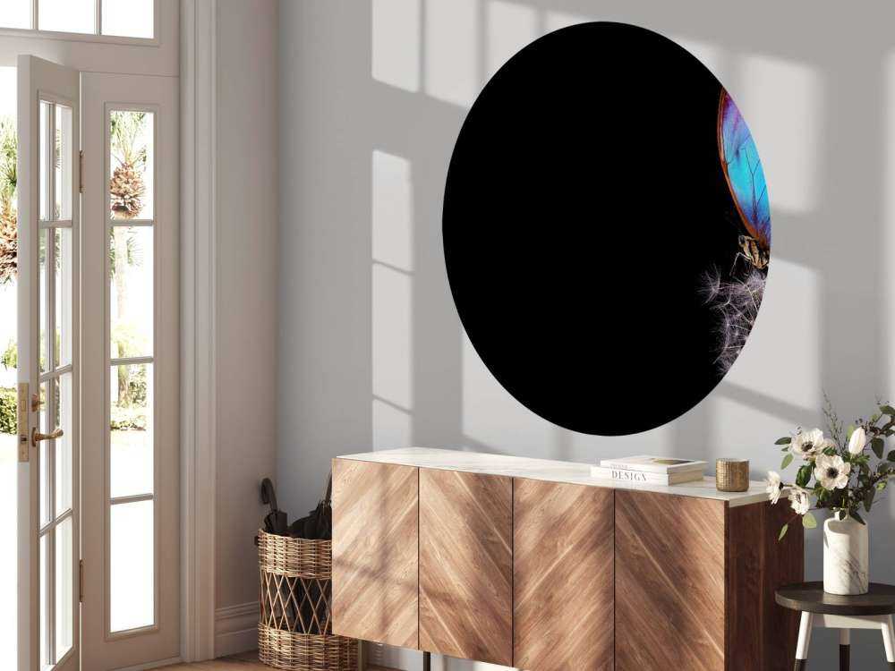 Niebieski motyl na mniszku lekarskim