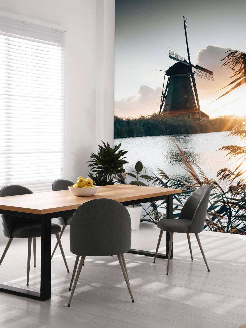 Wiatrak o wschodzie słońca