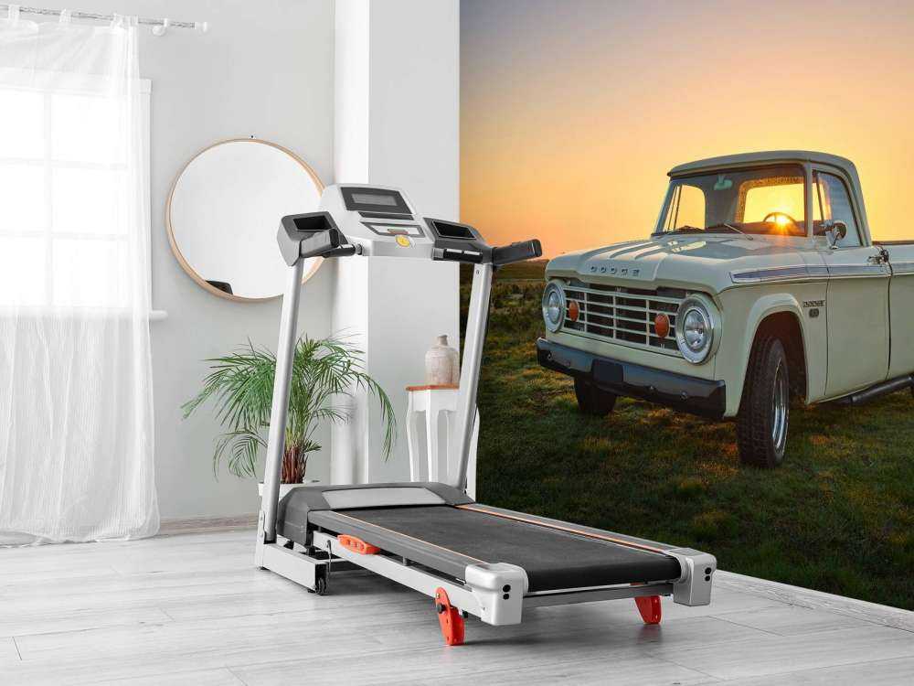 Dodge pickup o wschodzie słońca