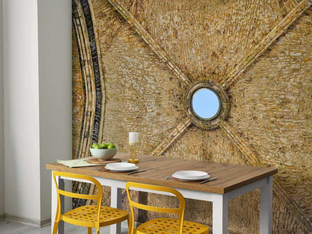 Stary budynek z filarami