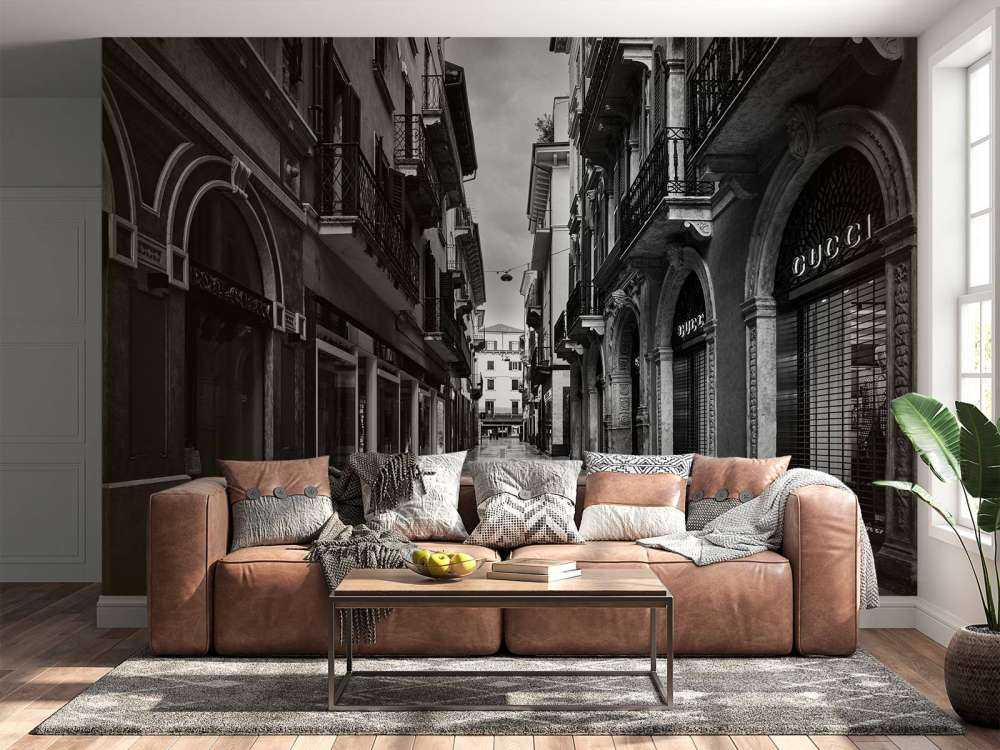 Ulica handlowa w czerni i bieli