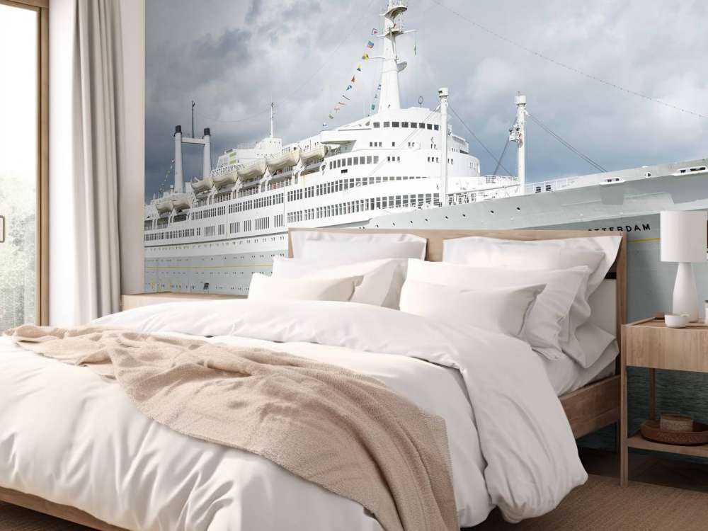 Stylowy oceaniczny olbrzym w porcie