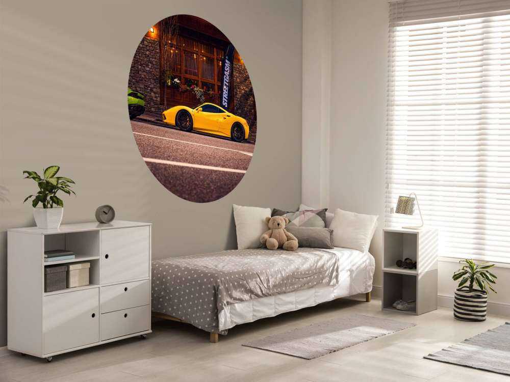 Ekskluzywne samochody w drewnianej chacie