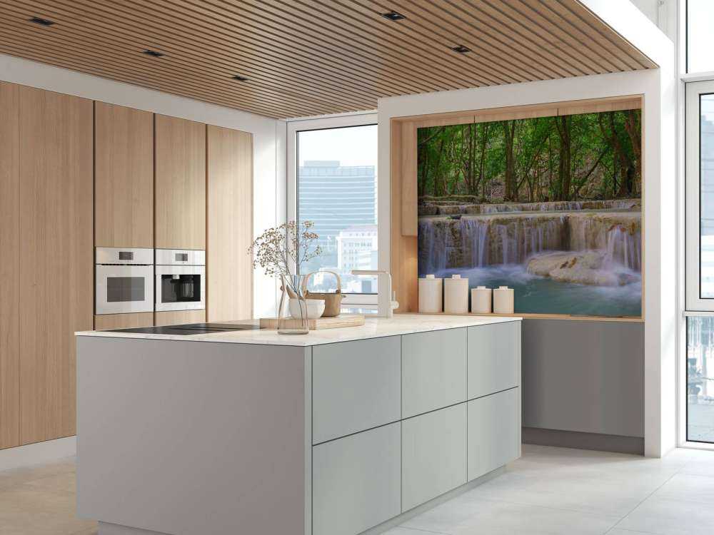 Wodospad w głębokim lesie deszczowym