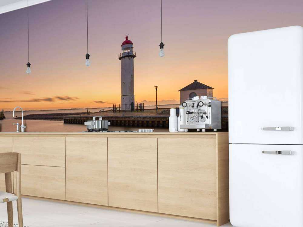 Latarnia morska o zachodzie słońca