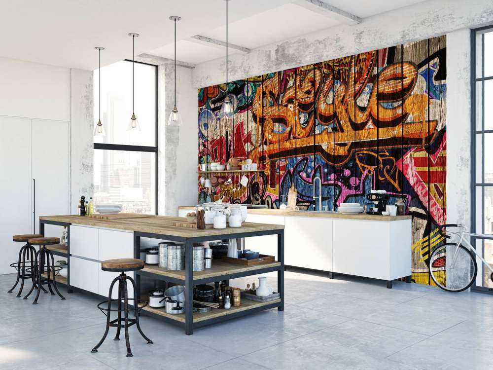 Graffiti z literami na drewnie