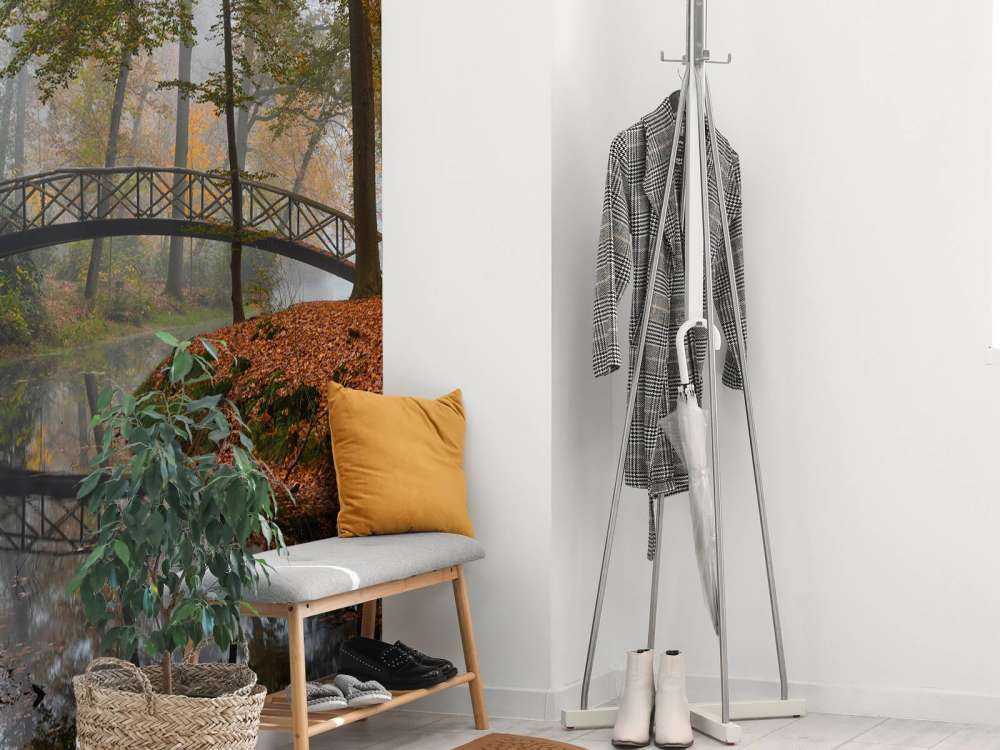 Most w jesiennym lesie