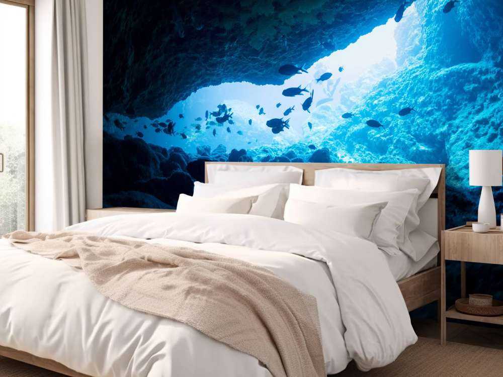 Wąska jaskinia z rybami