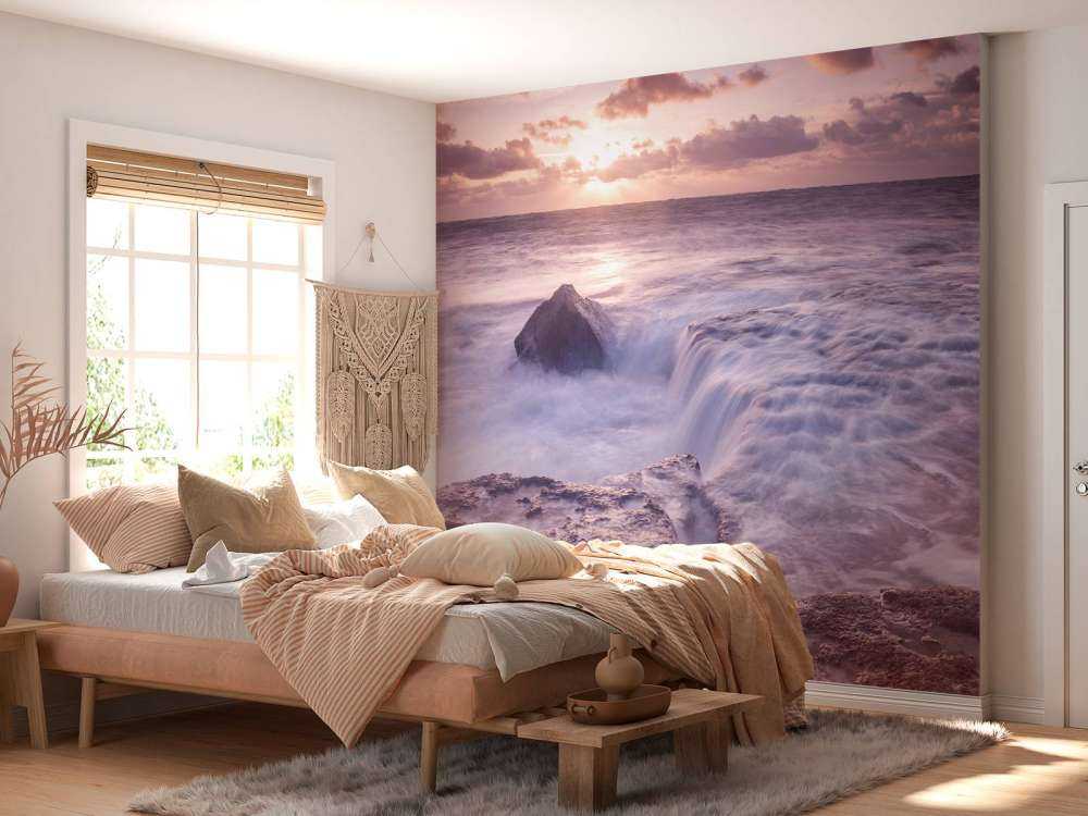 Dzikie morze o zachodzie słońca