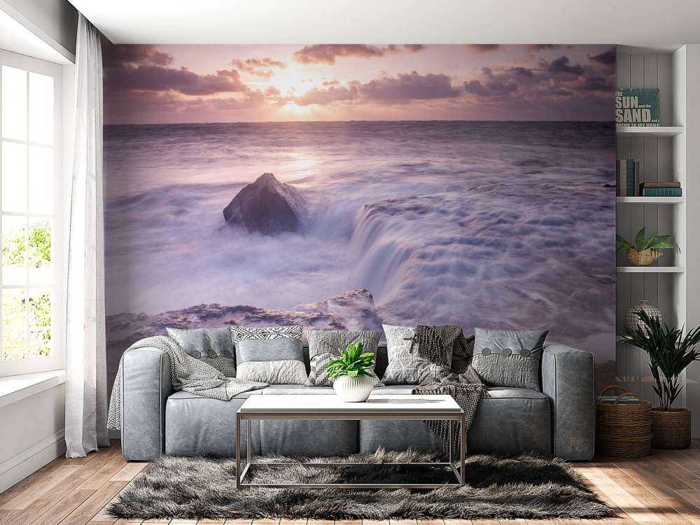 Dzikie morze o zachodzie słońca