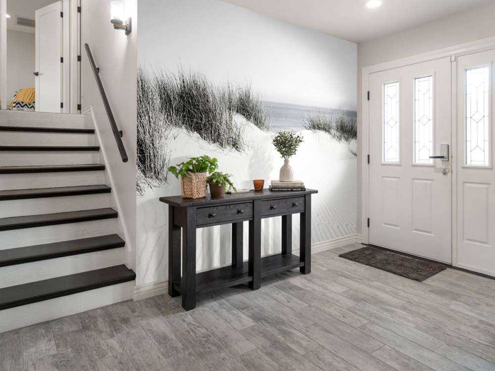 Przejście z wydmy na plażę czarno-białe