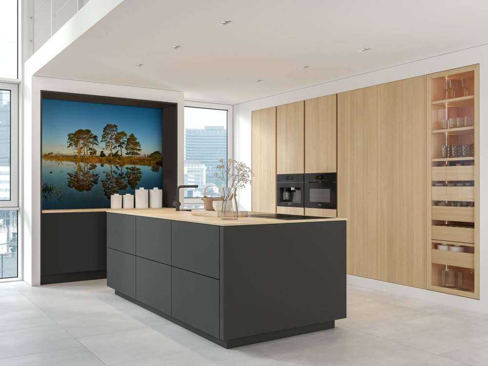 Odbicie w jeziorze leśnym