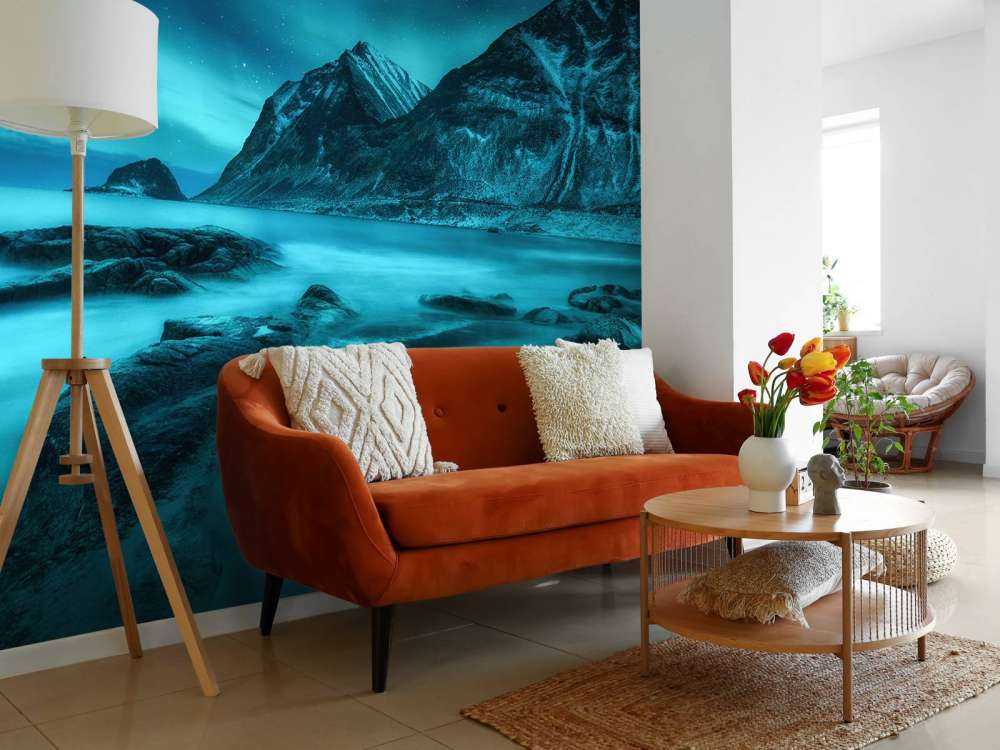 Niebieskie światła północy z górami