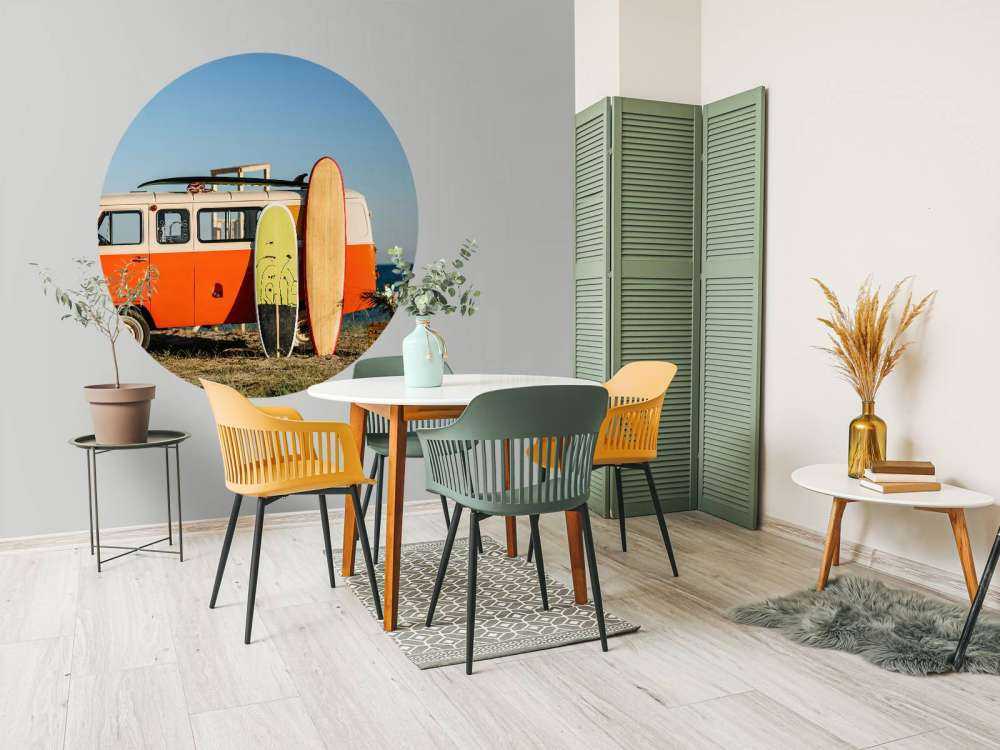 Autobus z deską surfingową