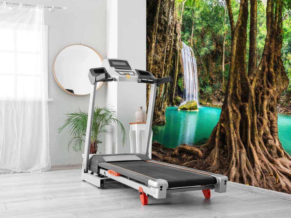 Wodospad w tropikalnej dżungli