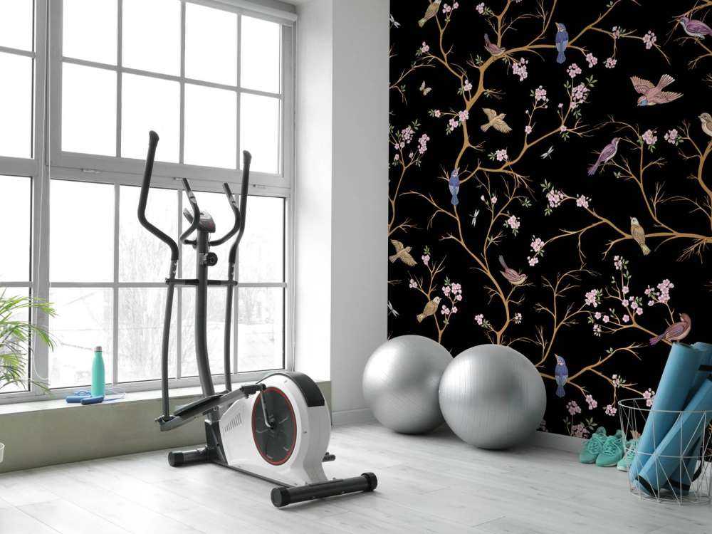 Kwitnące gałęzie z ptakami