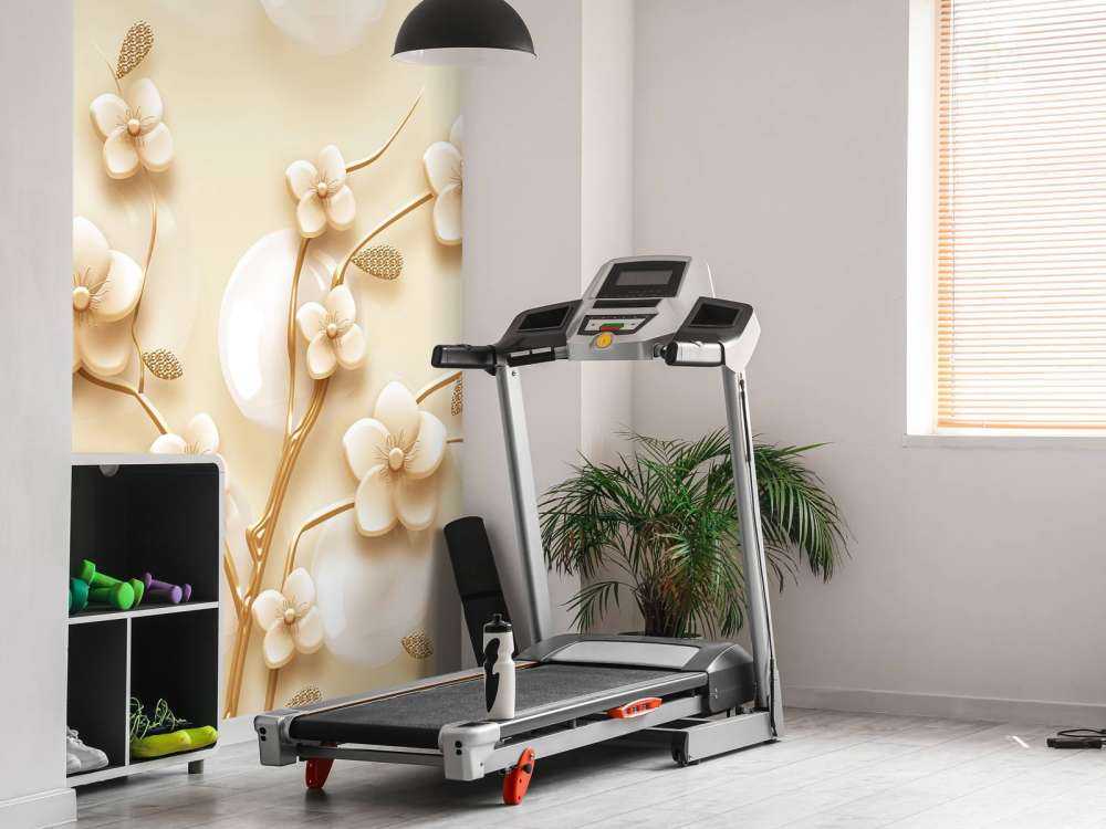 Złota gałązka z kwiatami