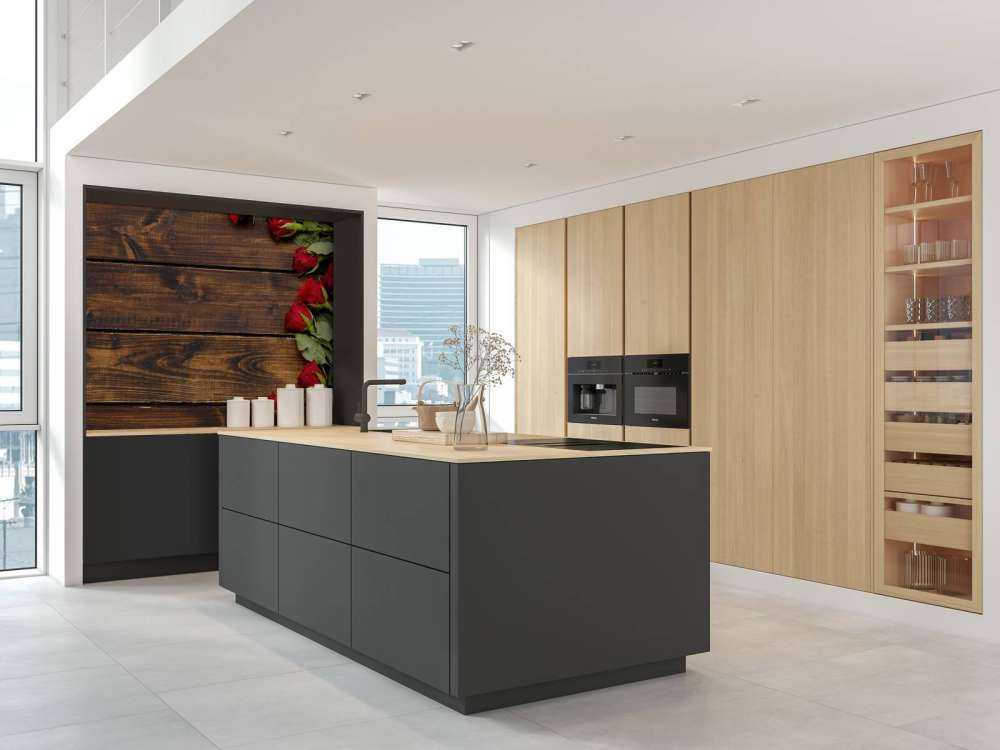 Czerwone róże na drewnie