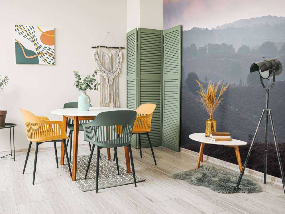 Mglisty wschód słońca na wrzosowisku