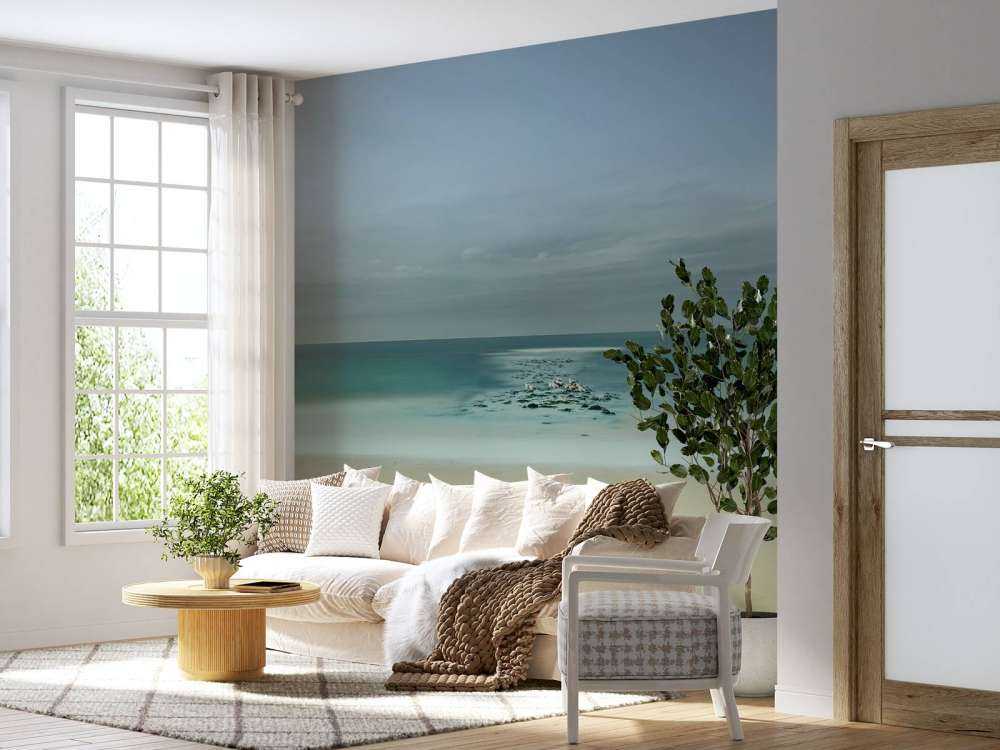 Spokojne morze z mewami