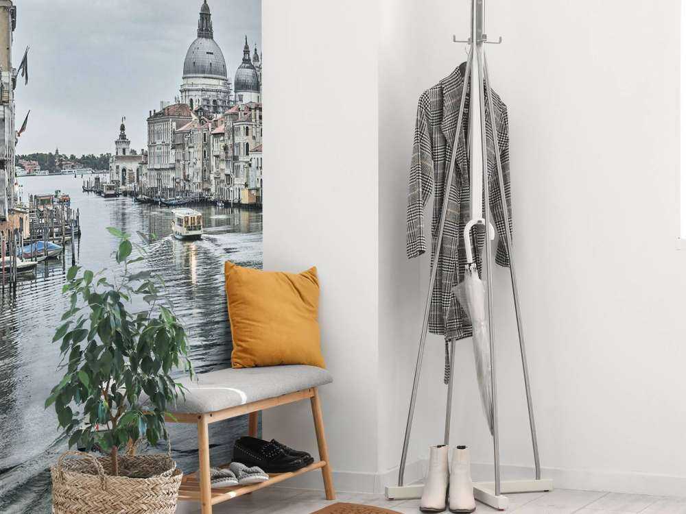 Kanał z łodziami w Wenecji