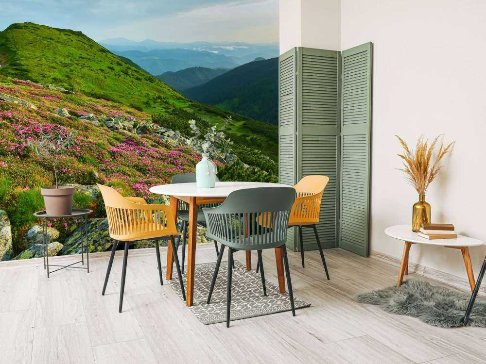 Rododendrony w górach.