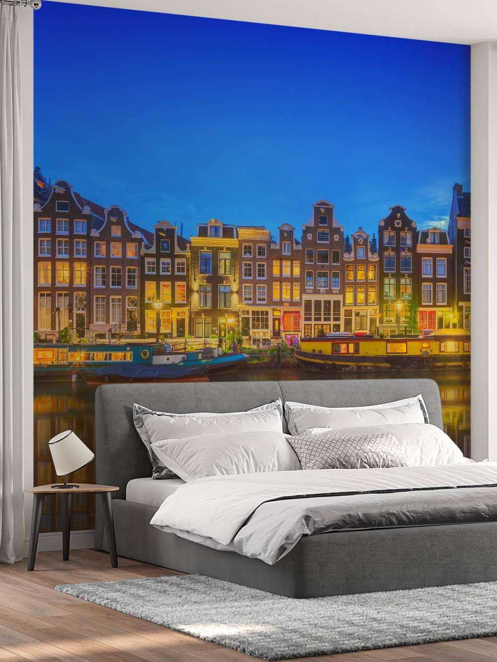 Kanał amsterdamski w nocy