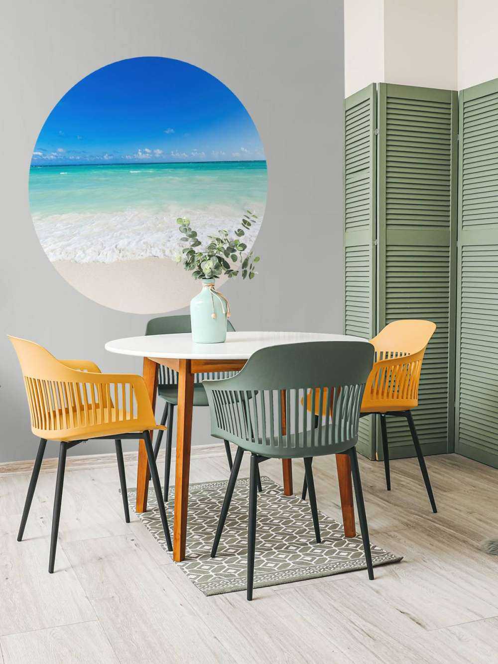 Biała plaża i fale