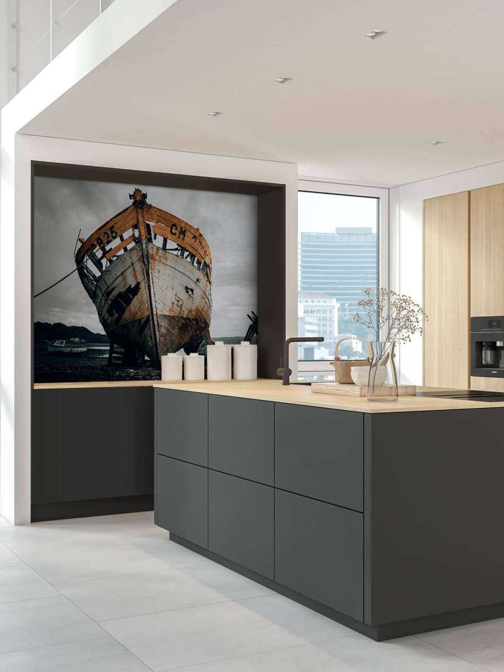 Stary zardzewiały wrak statku