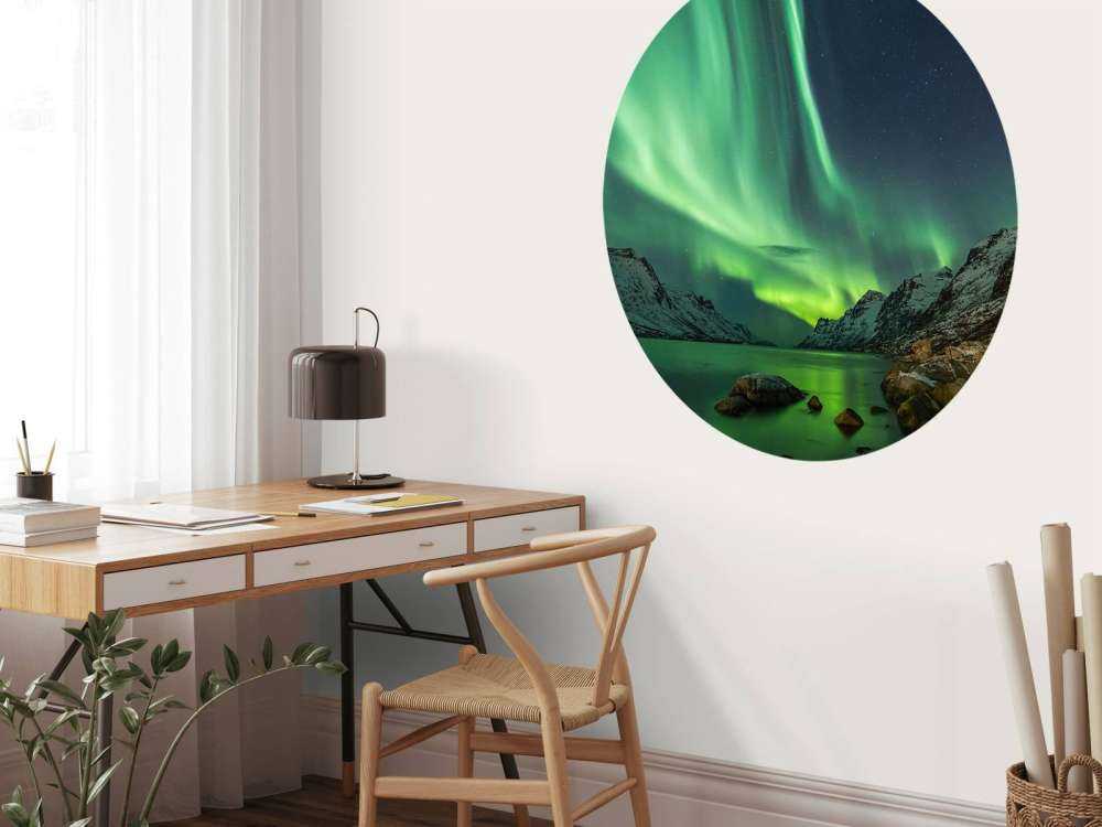 Światła północne między dwoma fiordami