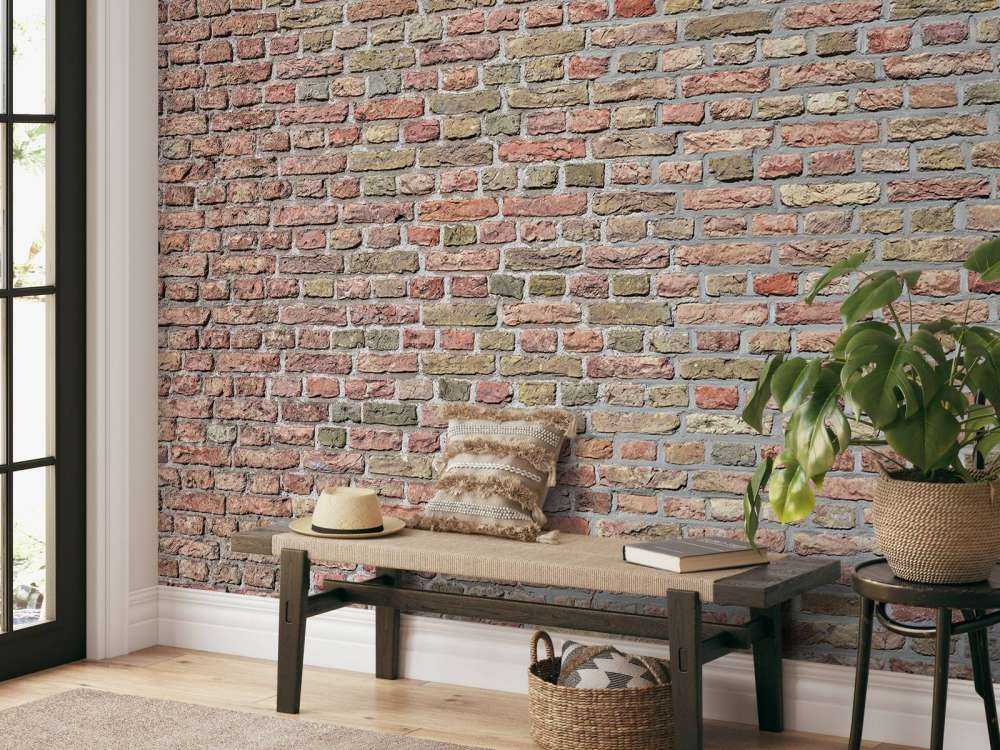 Mur ceglany z odrestaurowanymi fugami