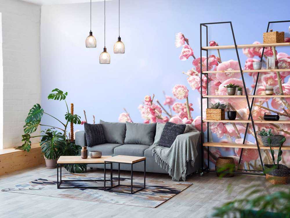 Kwiaty na tle błękitnego nieba