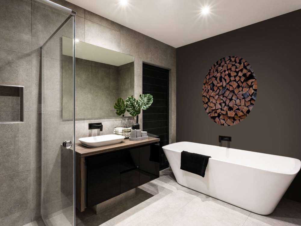 Rozłupywanie i układanie drewna w stosy