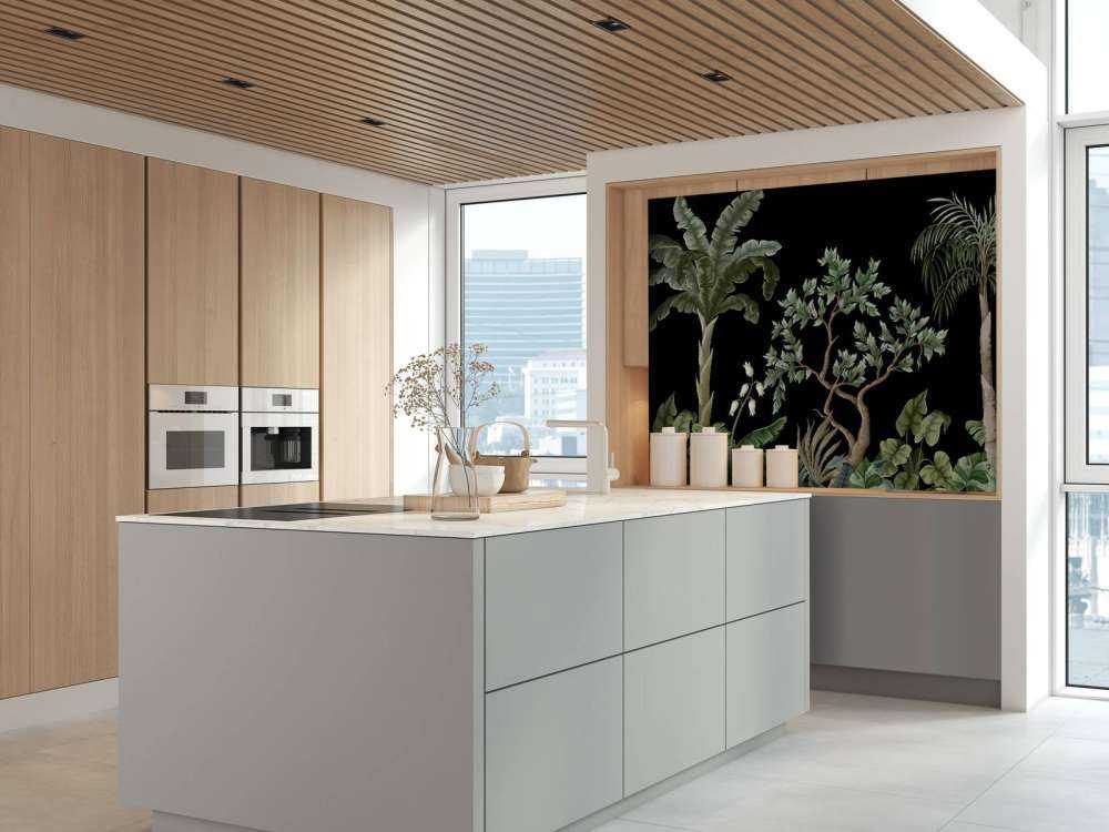 Drzewa z ciemnym tłem